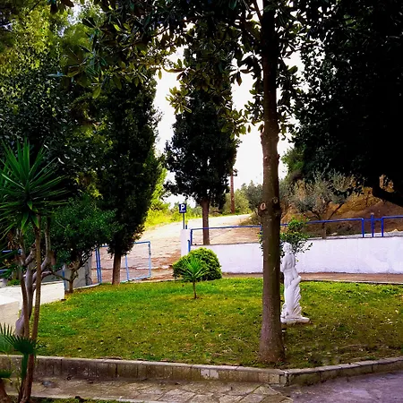 Roditsa Patritsia Aparthotel Polychrono