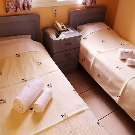 Roditsa Patritsia 3* ポリフロノ