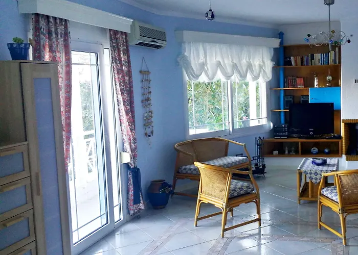 Roditsa Patritsia Apart Otel 3*