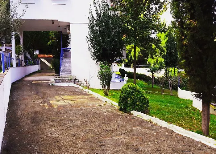Roditsa Patritsia Apart Otel Polychrono